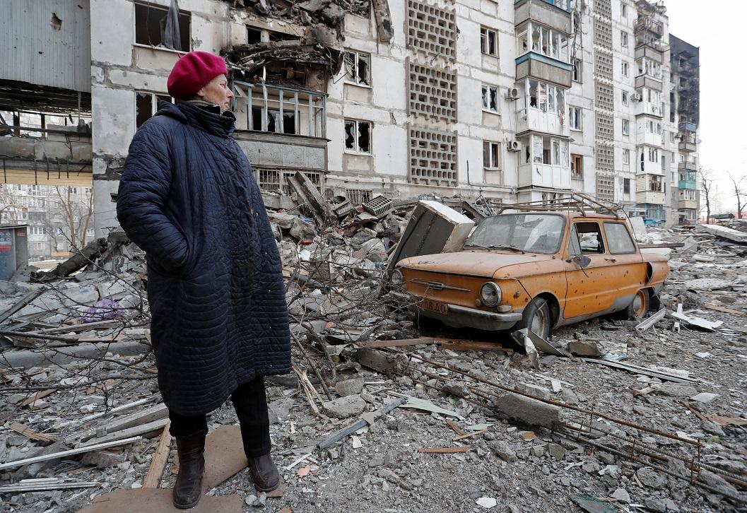 Une barre d'immeubles totalement détruite à Marioupol. [Reuters - Alexander Ermochenko]
