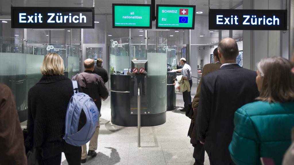 La Suisse veut un registre des passagers aériens plus invasif que celui de l'UE. [Keystone - Gaëtan Bally]