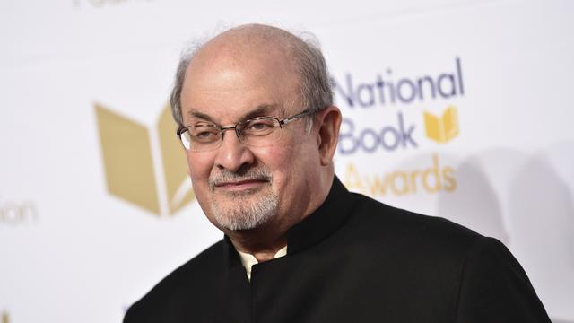 Salman Rushdie, photographié le 15 novembre 2017 à New York. [Keystone - Evan Agostini]