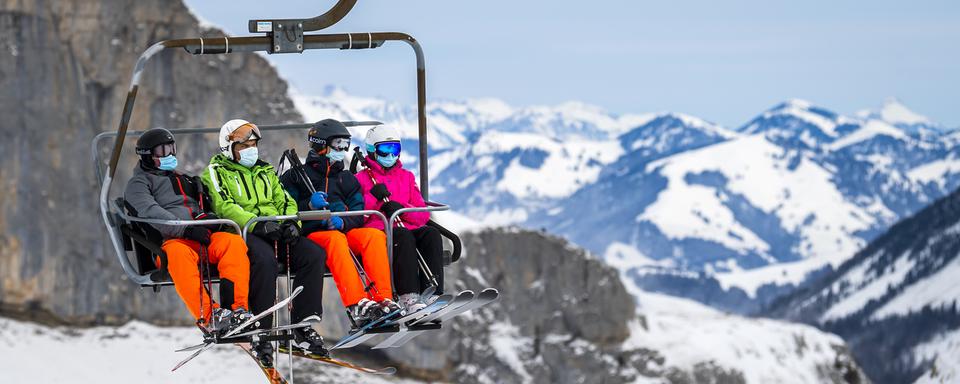 Un télésiège à Leysin le dimanche 27 decembre 2020 (image d'archives). [Keystone - Jean-Christophe Bott]