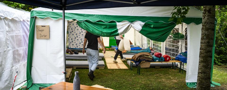 Le campement a été utilisé pendant un mois dans les jardins de la Haute école de travail social de Lausanne (HETSL). [Keystone - Jean-Christophe Bott]