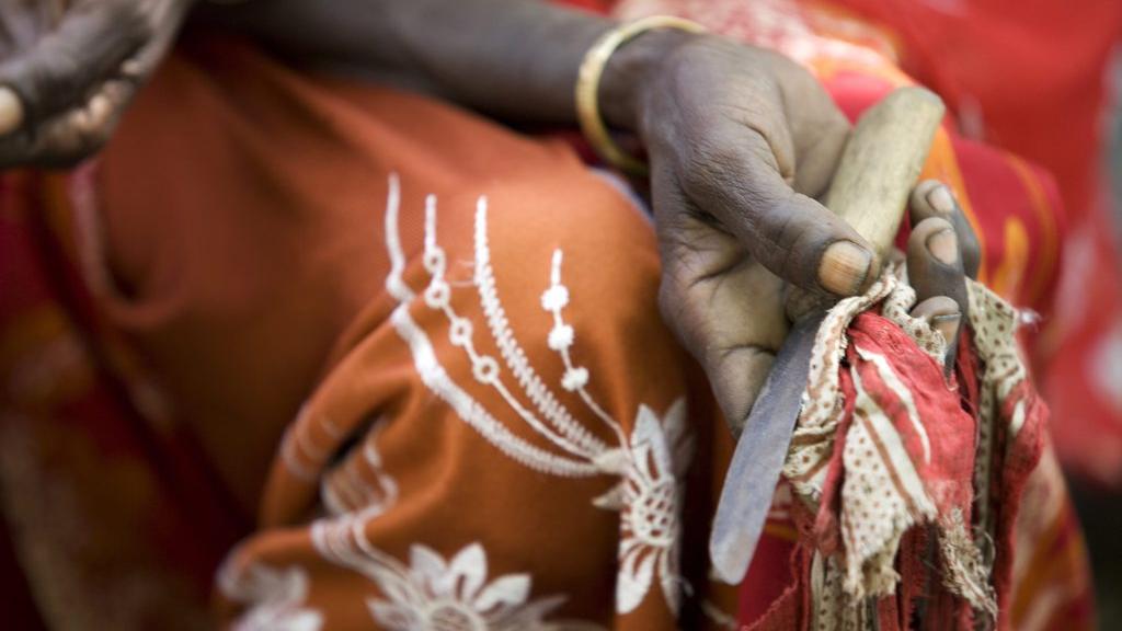 L'excision est aussi une réalité en Suisse, dénoncent plusieurs organisations à l'occasion de la Journée internationale contre les mutilations génitales féminines, qui a lieu dimanche. [Unicef/Keystone]