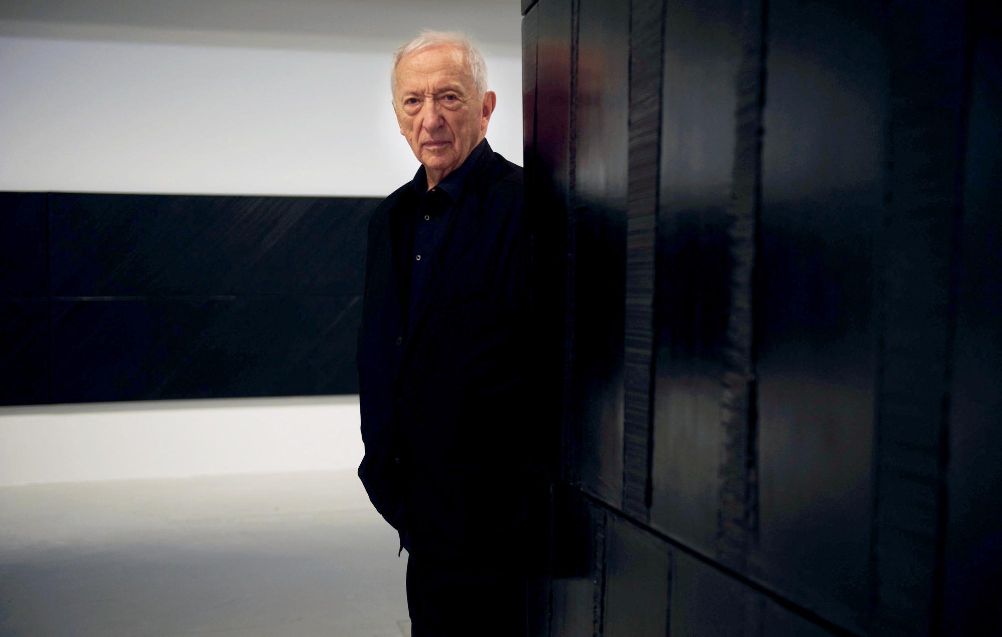 L'artiste Pierre Soulages le 13 octobre 2009 au Centre Pompidou à Paris, qui lui consacrait une exposition rétrospective. [AFP - Fred DUFOUR]