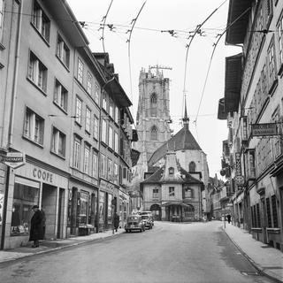 Fribourg et sa cathédrale en janvier 1960. [Keystone - PHOTOPRESS-ARCHIV/STR]
