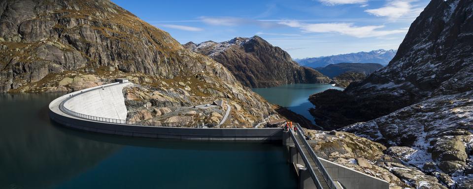 Le barrage du Vieux-Emosson et en contrebas celui d'Emosson en Valais, reliés par la centrale de Nant-de-Drance. [KEYSTONE - Jean-Christophe Bott]