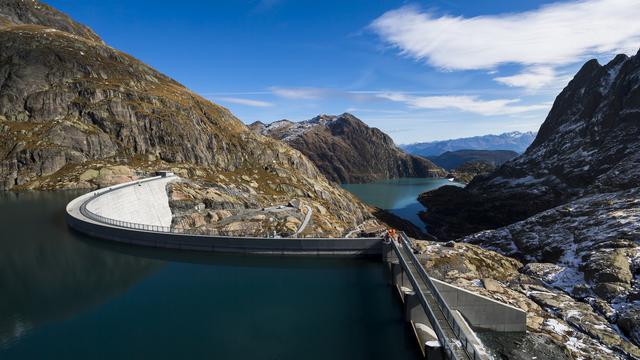 Le barrage du Vieux-Emosson et en contrebas celui d'Emosson en Valais, reliés par la centrale de Nant-de-Drance. [KEYSTONE - Jean-Christophe Bott]