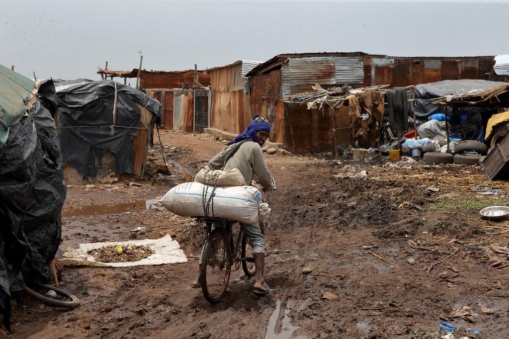 Les Maliens et Maliennes rescapés des massacres se réfugient dans le camp de Faladie à Bamako. [AFP - Kemal Ceylan]