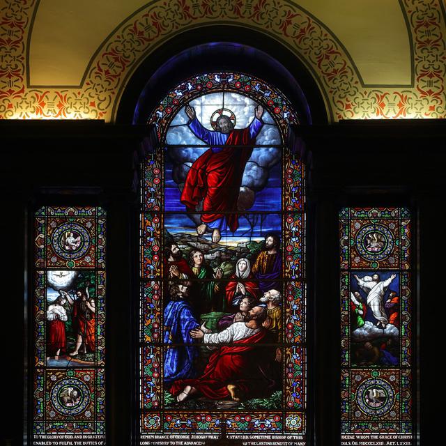 Le vitrail derrière l'autel de la cathédrale de la Sainte Trinité à Québec. [AFP - Manuel Cohen]