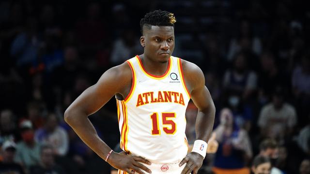 Clint Capela est blessé à une cheville. [Matt York]