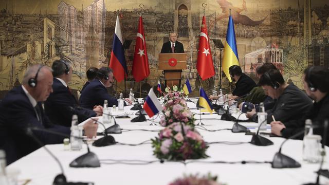 Le président Recep Tayyip Erdogan à l'ouverture des négociations entre Russie et Ukraine, le 29 mars 2022 à Istanbul. [AP/Keystone - Présidence turque]