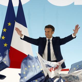 Le président Emmanuel Macron photographié le 10 avril 2022 à  Paris, à l'issue du premier tour de la présidentielle française. [Keystone - YOAN VALAT]