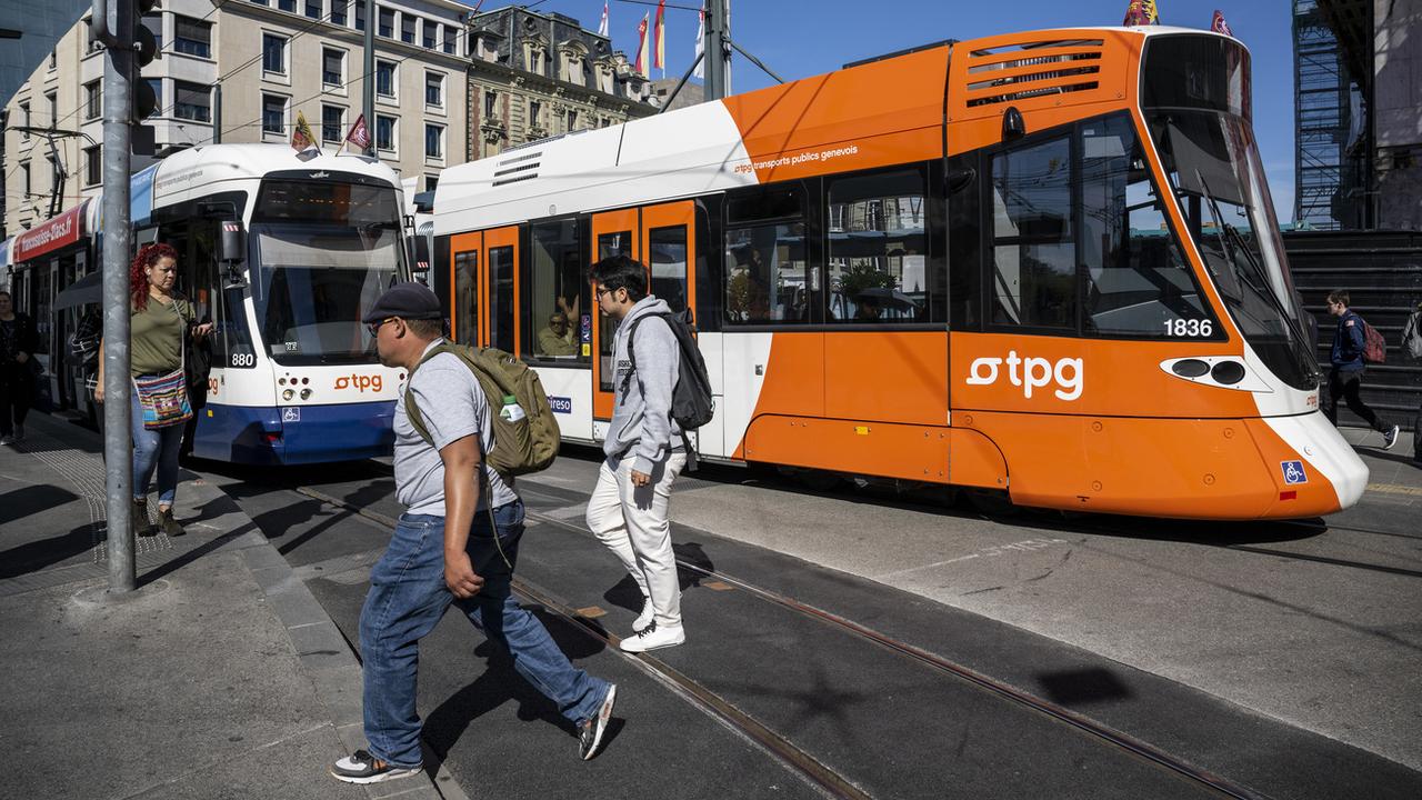 Des trams en ville de Genève, le 21 septembre 2022 (image d'illustration). [Keystone - Martial Trezzini]