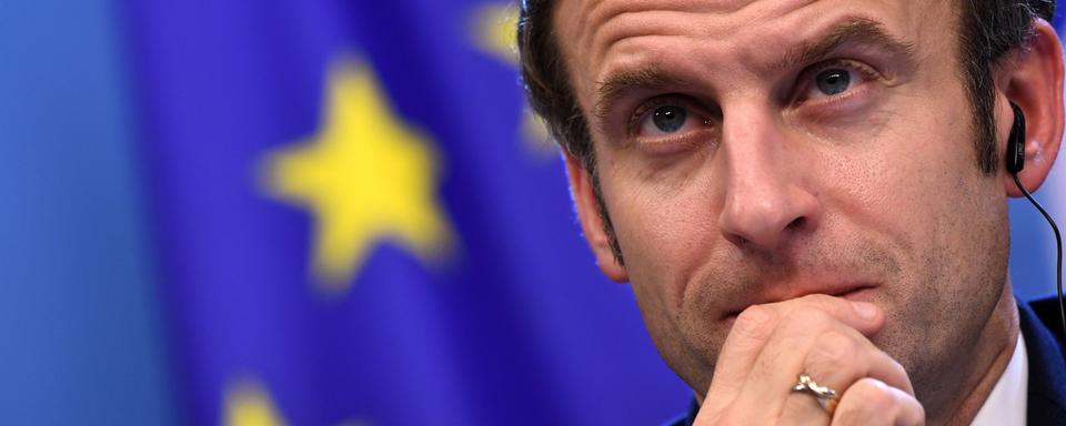 Le président français Emmanuel Macron lors d'un sommet européen à Bruxelles le 17 décembre 2021. [Keystone - John Thys, Pool Photo via AP]