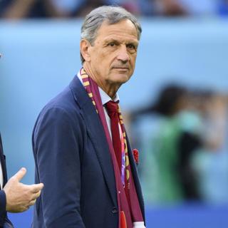 Dominique Blanc, président de l’Association suisse de football, à droite, avec Gianni Infantino, président de la FIFA, à gauche. [Keystone - Laurent Gillieron]
