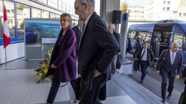 Les conseillers fédéraux arrivent pour la séance ordinaire "extra muros" du gouvernement au CERN, ce mercredi 27 avril 2022 [Keystone - Salvatore Di Nolfi)]