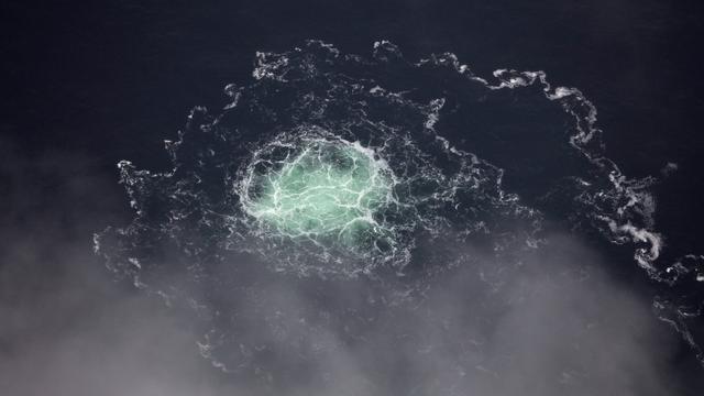 Une fuite de gaz du gazoduc Nord Stream dans la mer Baltique photographiée par la garde côtière suédoise le 29 septembre 2022. [KEYSTONE - SWEDISH COAST GUARD]