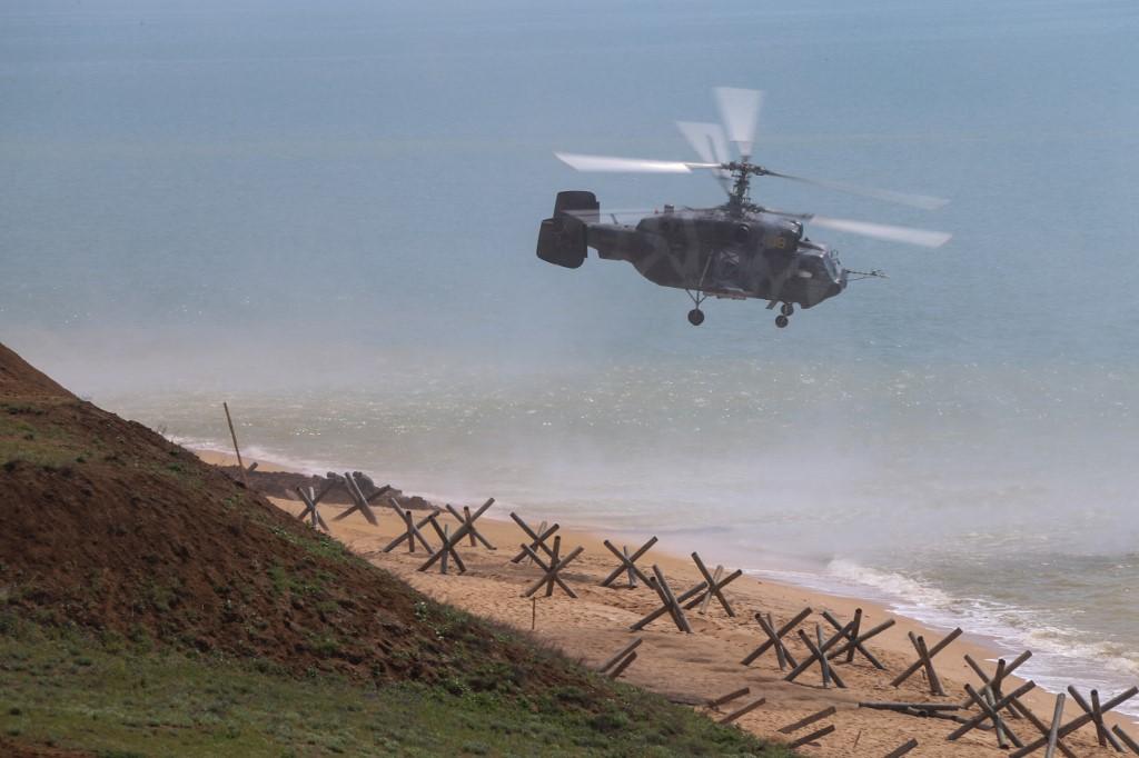 Des défenses russes sur la côte de la péninsule de Kerch, en Crimée (archives, avril 2021, image du ministère de la Défense russe). [AFP - Vadim Savitsky / Russian Defence Ministry]