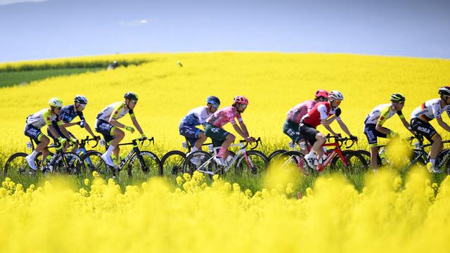 Le Tour de romandie 2022 est passé par Daillens lors de sa deuxième étape jeudi. [Keystone - Laurent Gillieron]
