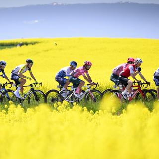 Le Tour de romandie 2022 est passé par Daillens lors de sa deuxième étape jeudi. [Keystone - Laurent Gillieron]