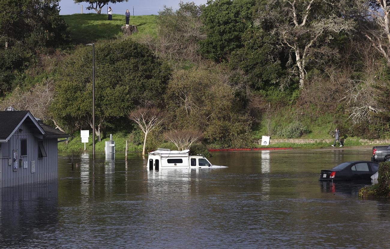Des zones inondées par le tsunami à Santa Cruz, en Californie. [Keystone - Shmuel Thaler/The Santa Cruz Sentinel via AP)]