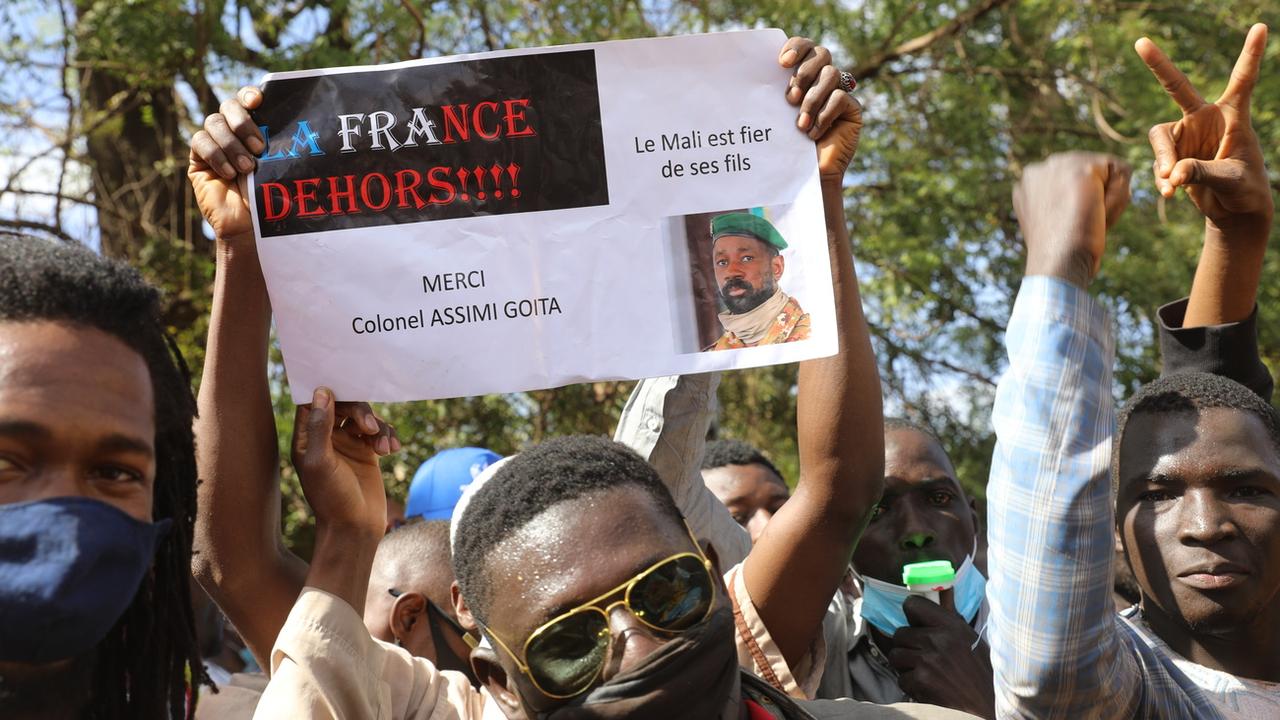 Une manifestation hostile à la présence française au Mali à Bamako le 14 janvier 2021. [Keystone - AP Photo/Harandane Dicko]