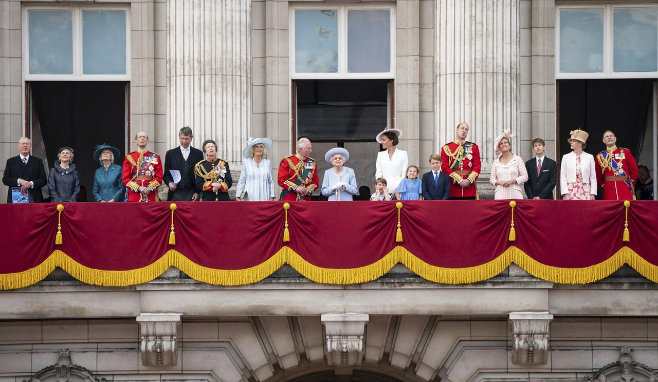 "La Firme" a connu une cure d'amaigrissement, avec notamment la mise en retrait du prince Andrew et le départ du prince Harry. [AP/Keystone - Aaron Chown]