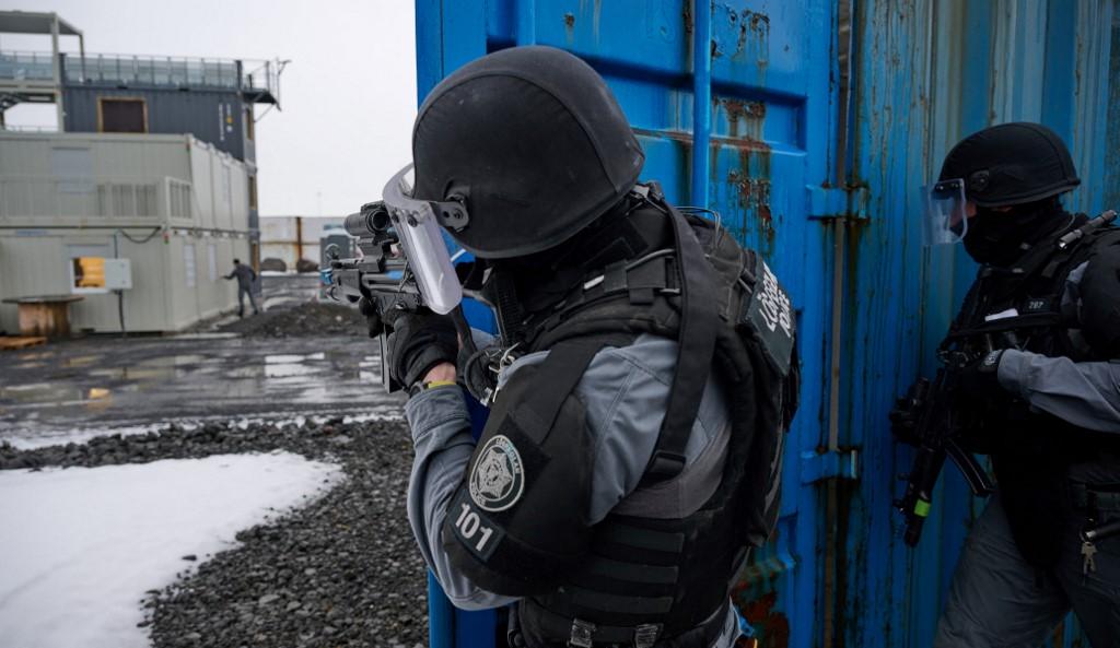 La police islandaise s'exerce pour faire face à la hausse des actes violents. [AFP - Halldor Kolbeins]