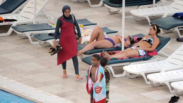 La disposition autorisant le port du burkini dans les piscines de Grenoble a été suspendue. [AFP - Fethi Belaid]