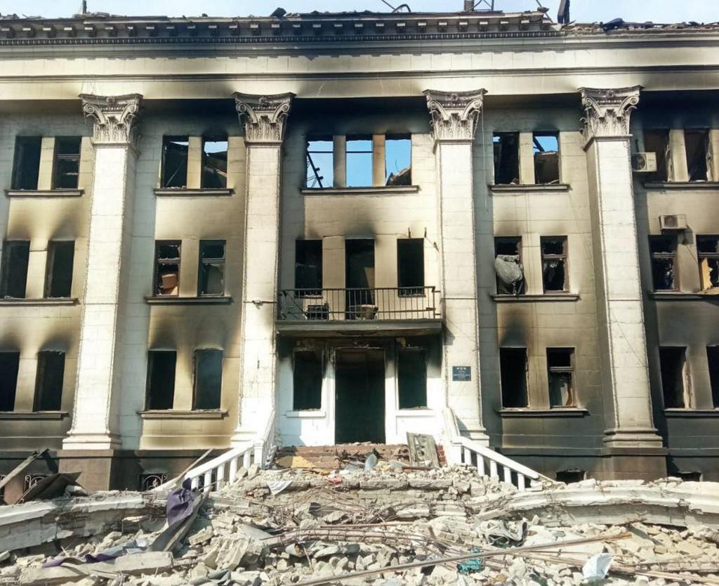 Les décombres du théâtre de Marioupol. [EyePress/AFP - Ukraine Azov Battalion]