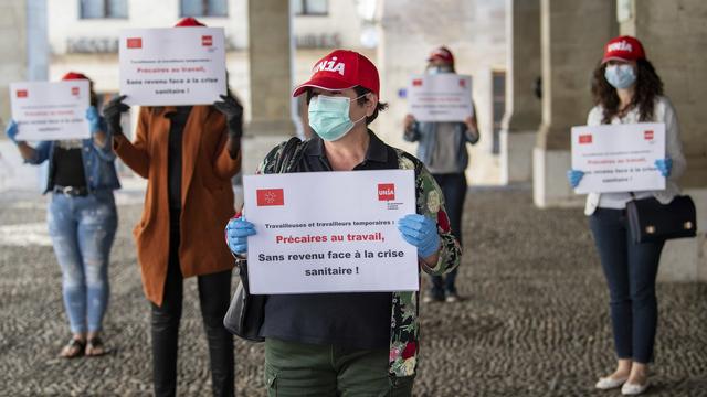 Action symbolique d'intérimaires ayant perdu leur travail durant les premiers jours de la pandémie en avril 2020 à Genève. [Martial Trezzini]