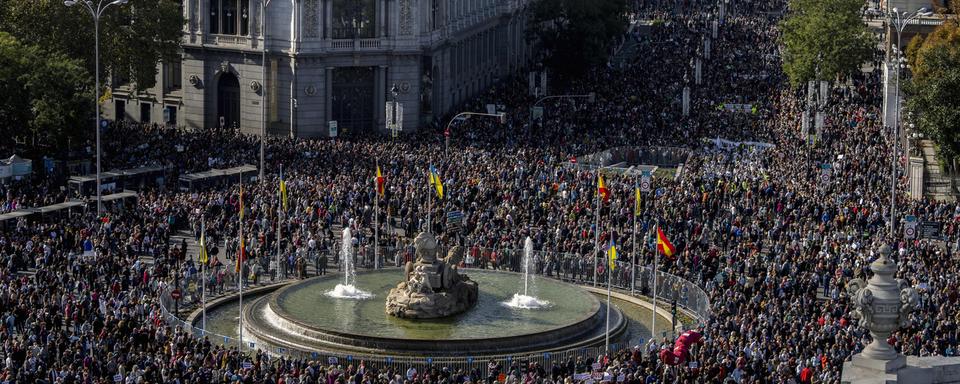 Manifestation massive pour la défense du système de santé public à Madrid. [Keystone - Manu Fernandez]