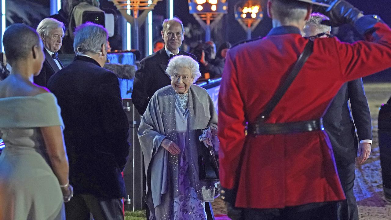 La reine Elizabeth II, 96 ans, le 15 mai 2022 sur le tapis rouge du spectacle "A Gallop Trough History" (Un galop à travers l'histoire) à Windsor. [AFP - STEVE PARSONS]