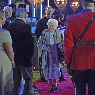 La reine Elizabeth II, 96 ans, le 15 mai 2022 sur le tapis rouge du spectacle "A Gallop Trough History" (Un galop à travers l'histoire) à Windsor. [AFP - STEVE PARSONS]