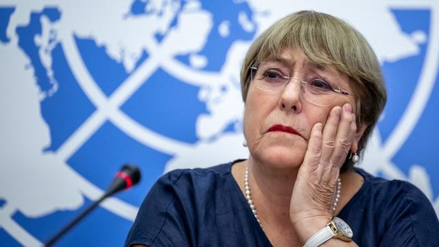 Michelle Bachelet devant la presse à Genève, 25.08.2022. [AFP - Fabrice Coffrini]