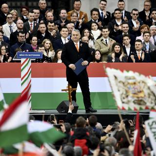 Le Premier ministre Viktor Orban lors de la grande "marche pour la paix" de ses partisans, le 15 mars 2022 à Budapest. [AP/Keystone - Anna Szilagyi]
