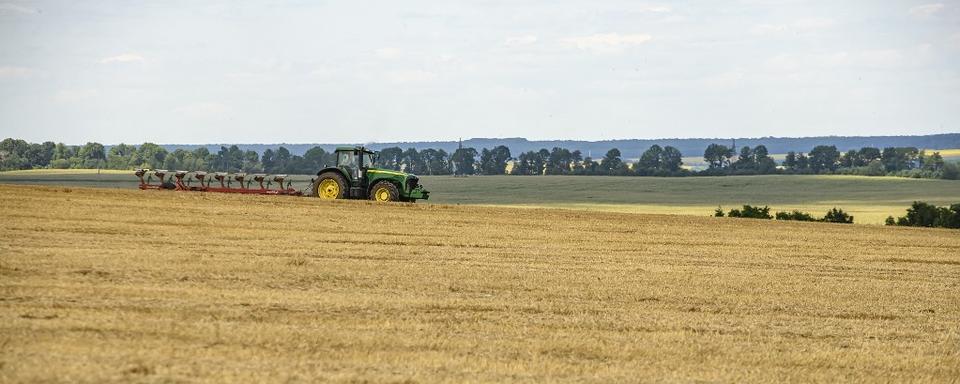 En Ukraine, la production agricole est paralysée par la guerre. [AFP - Maxym Marusenko]