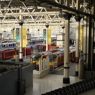 Mardi 21 juin: des trains à l'arrêt dans la gare de Waterloo à Londres lors de la plus grande grève du rail depuis 30 ans dans le pays. [Keystone/AP Photo - Matt Dunham]