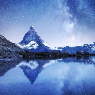 Vue du Cervin et de son reflet dans le lac. [Depositphotos - Rafael Rojas]