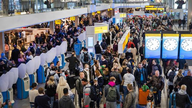 La situation était chaotique à l'aéroport d'Amsterdam. [Keystone - Evert Elzinga]