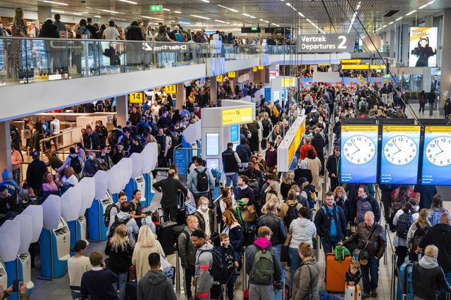 La situation était chaotique à l'aéroport d'Amsterdam. [Keystone - Evert Elzinga]