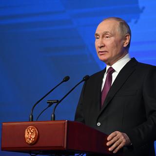 Le président russe Vladimir Poutine prononce un discours lors de la Journée de l'unité, le 4 novembre 2022. [EPA/Keystone - Evgeny Byatov]