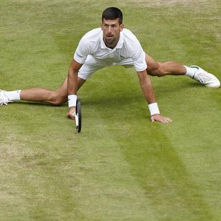Les adversaires de Novak Djokovic peuvent le mettre dans toutes les positions, le Serbe ne rompt jamais. [AP - Alberto Pezzali]