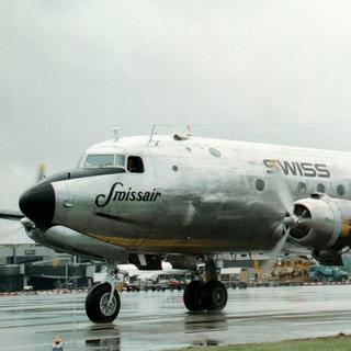 L'avion Douglas C4 de Swissair en 1997. Cet avion a effectué le premier vol Genève-New York en 1947. [Keystone - Michele Limina]