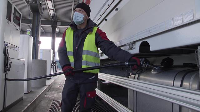 La reprise économique fait flamber le prix de l'essence [RTS]