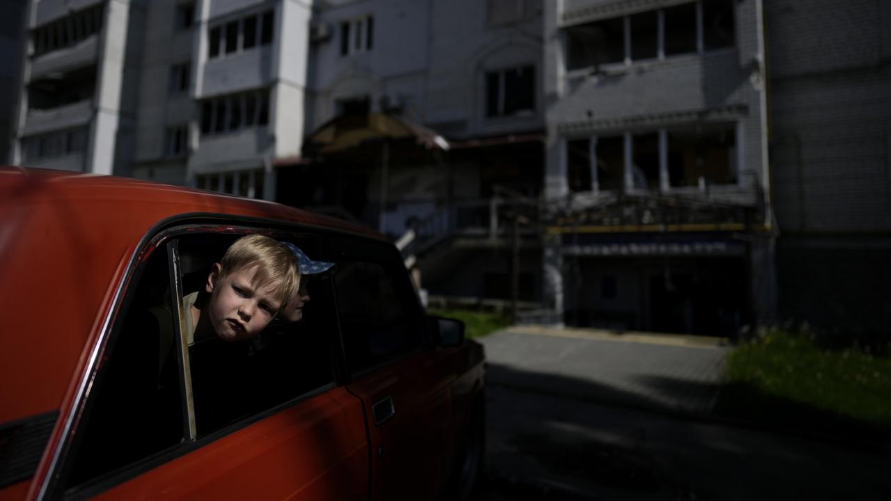 Des centaines de milliers d'enfants ukrainiens seraient amenés en Russie pour y être adoptés. [KEYSTONE - NATACHA PISARENKO]