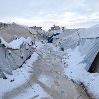 Un camp sous la neige dans le nord de la Syrie en Janvier 2022. [EPA/Keystone - Yahya Nemah]