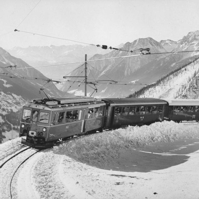 De nouvelles automotrices circulent sur la ligne de la Bernina des Chemins de fer rhétiques, photographiées le 19 mars 196 [Keystone (archives)]