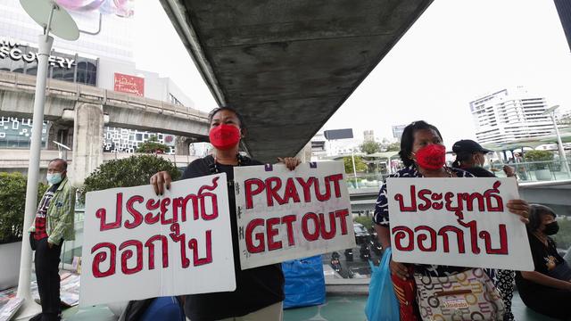 La prolongation du mandat du 1er ministre thaïlandais Prayut Chan-o-cha suscite des manifestations en Thaïlande. [Keystone/EPA - Rungroj Yongrit]