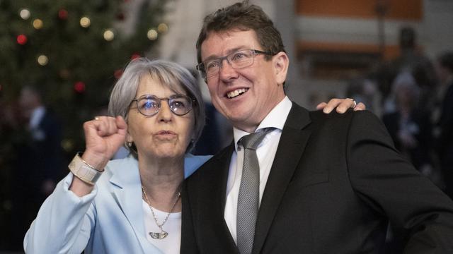 Elisabeth Baume-Schneider et Albert Rösti après leur élection, 07.12.2022. [Keystone - Marcel Bieri]