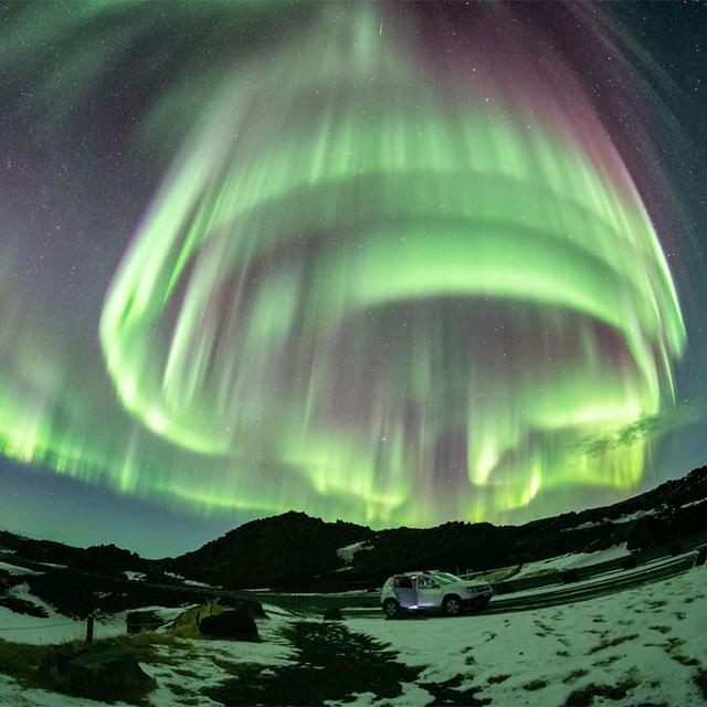 Une aurore boréale en forme de vortex au-dessus de l'Islande, le 4 avril 2022. [Astronomy Picture of the Day/NASA - Christophe Suarez]